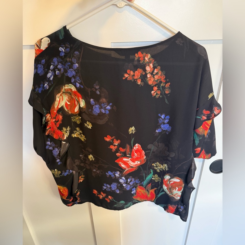 Women’s blouse size small